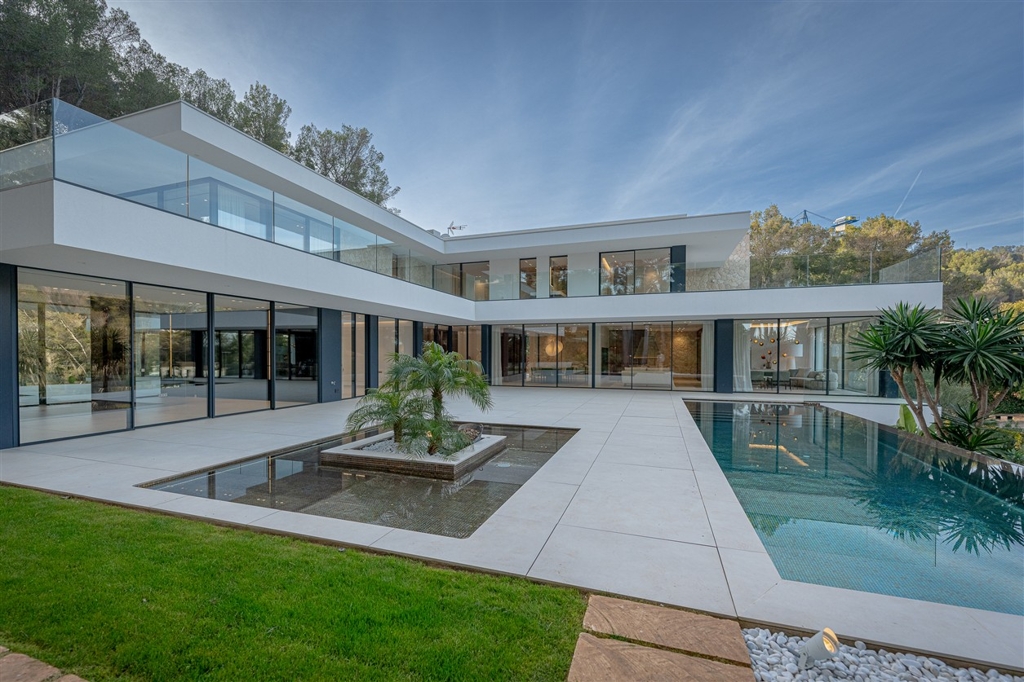Elegant new-build luxury villa for sale in Son Vida Palma de Mallorca